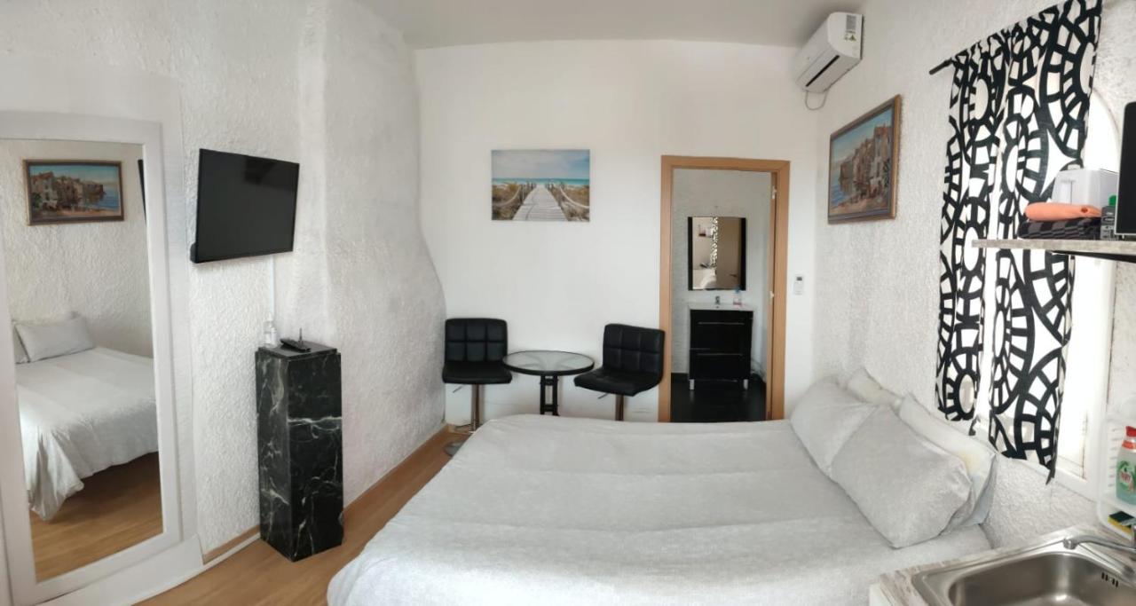 Alojamiento Mar Y Montana Guest House Алмерия Стая снимка